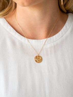 HIW Mom • Gold